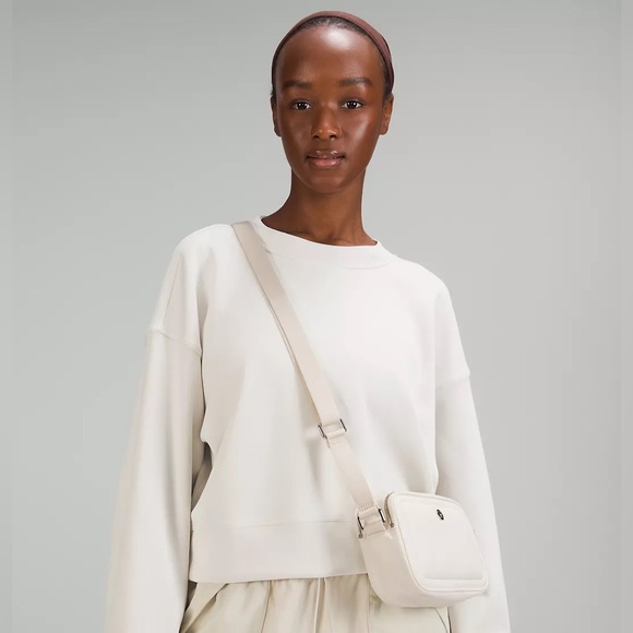 NWT RARE Lululemon Crossbody Camera Bag 2L - Picture 3 of 4